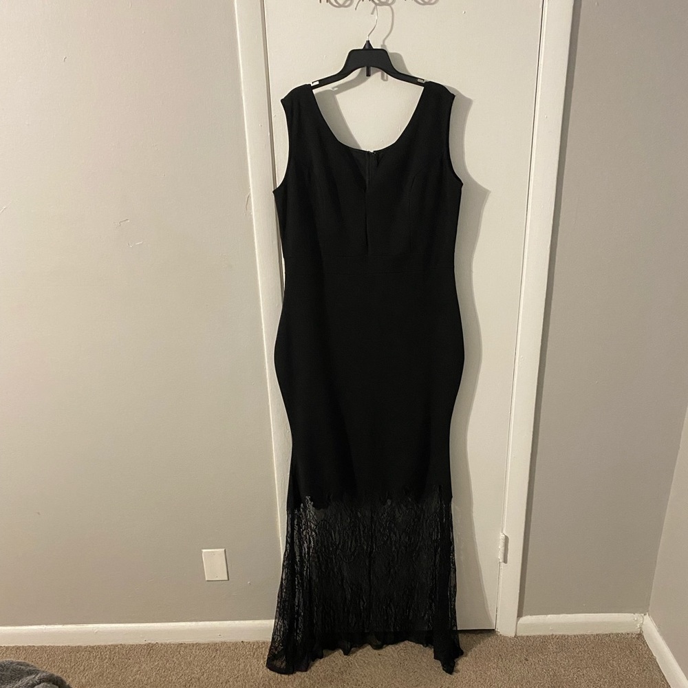 Black Mermaid Lace Evening Gown